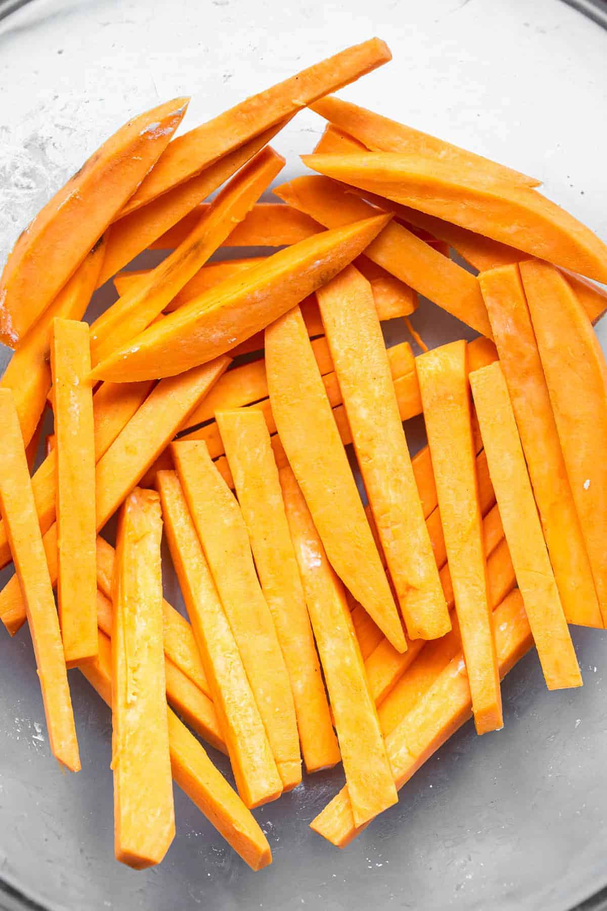 Air Fryer Sweet Potato Fries - These Air Fryer Sweet Potato Fries are only 3 simple ingredients and are so crispy! Naturally gluten free, vegan, paleo & whole30 too! | #Foodfaithfitness | #Glutenfree #paleo #vegan #whole30 #healthy airfryer sweet potato fries